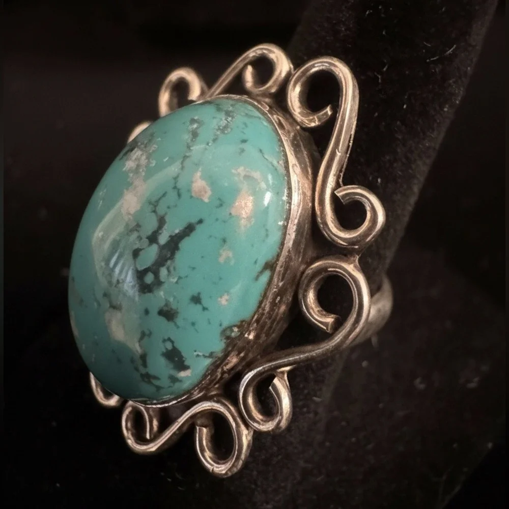Genuine King‎ Man Turquoise and sterling Silver Swirl Ring
